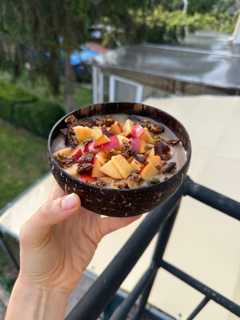 бананово смути с Raw Vegan Гранола с активирани семена